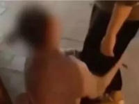 女子街头下跪痛哭，苦求好姐妹还钱结果被拒：借你60万还我50万就行啊！