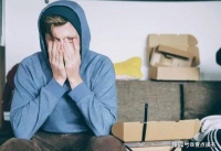 看见熟人就想绕着走，这是一种什么心理？心理学家：社交恐惧症