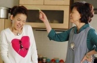 “老婆月薪5万，却不肯掏钱救我妈”用钱时，才知她心有多狠