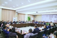 彭名燕长篇报告文学《用爱吻你的痛》研讨会在深举行