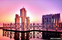 又一轮明月，爬上了车窗