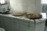 宝应乡下做饭，要烧火，让我们唤起老锅膛的记忆