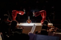 路易十三奏响 “时光之韵” 灵感创意演绎 “磬之礼颂”