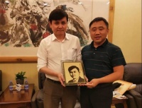 光明烙画传承人的多面人生：卖汽车润滑油起家，跨界传承非遗