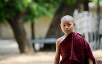 东南亚此国佛教盛行，每300人中就有一和尚，把出家当男孩成人礼
