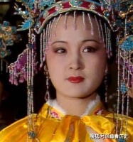 红楼梦中元春的结局最为悲惨，并非自杀，书中有几处暗示