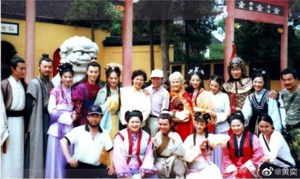 《上错花轿嫁对郎》剧组合影