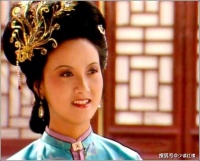 红楼梦里看似“乱入”的一首诗，却承上启下别有深意