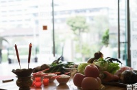 农村俗语：“来客不摆三盘菜，可叹十人九不知”有什么含义呢？