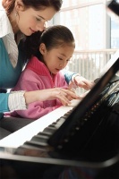 在威登博格钢琴演奏中怎样弹出好听的音色呢？