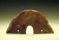 红山文化玉器的沁色特征