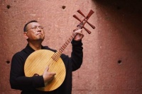 关掉灯光，“阮痴”冯满天带来“音乐疗愈现场”