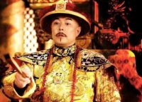 上联“鼠无大小皆称老”，难倒一群才子，纪晓岚对出下联堪称经典