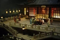 贾府已经捉襟见肘，王夫人为何还“假装很有钱”？