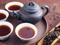 别人倒茶时，在桌上敲三下是何意思？不是内行人千万别乱敲！