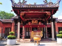 烧香拜佛时，有4大禁忌需要知道，有钱人都知道，怪不得越来越富