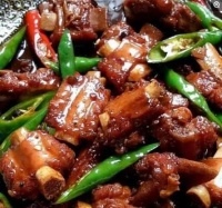 妈妈做的此道家常菜，吃一口就上瘾，客人吃了连连称赞！！