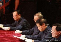 大叔扛“煤气罐”鉴宝，声称是山里挖来的，专家：上交中不中！