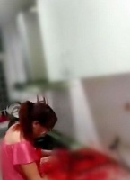 男子回家后听见在厨房有异响，推开门看到一片红，吓出了一身冷汗