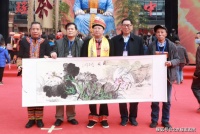 著名画家董金起受金秀县政府邀请参加第十六届盘王节，绘画新金秀