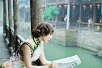 自昔人生最忌满，半贫半富半自安