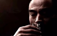 人生如酒，该饮则饮