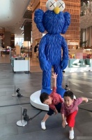 香菱陈剑月退休忙带孙？曾和六小龄童演夫妻，和侯长荣恩爱34年！