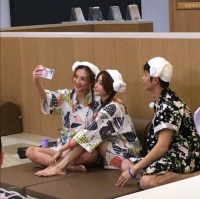 秦岚生图美艳，气质胜过小4岁应采儿？41岁没生孩子嫩成18少女