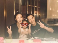 袁弘“炫耀”儿子要自己陪喝奶 四坨边哭边喊爸爸