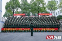 武警湖南总队：268人合唱团，唱响新兵赞歌