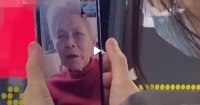 老人假装不会吃药哄孙女回家，当场被拆穿：她只是想你回来