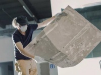 他用灰尘作画，居然受邀到世界顶级艺术学院办个展