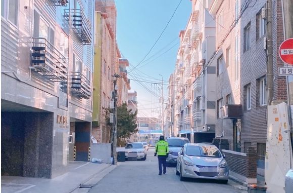 赵斗淳住所附近,仅有巡逻的警察(Anewsa网站)