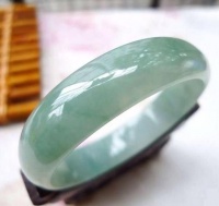 软玉与硬玉哪个更养人