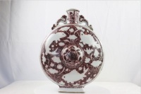 明洪武青花釉里红鱼藻纹螭龙耳抱月壶