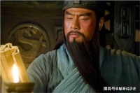 上联：鸟在笼中，恨关羽不能张飞，下联比上联还要精彩，堪称经典