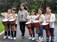 重庆：社区里的“鼓舞少年”乐队