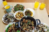 自从婆婆搬来住，一日三餐变了样，该给多少钱？