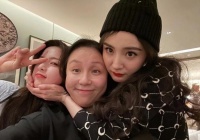 杨幂杨超越龙丹妮贴脸合影照曝光 画面十分有爱