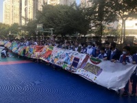 两小时完成50米画卷，深圳小学生艺术节上展现多才多艺