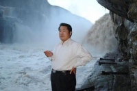 中华经典诗歌《喊黄河》问世三十载传诵不衰