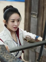 赵丽颖晒《有翡》老鼠特效图 疑回应服装简陋争议