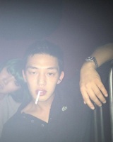 刘亚仁晒照宣布戒烟：会以健康的身体更好地活动