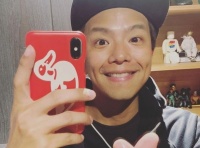 黄鸿升逝世百日“来电报平安” 私下对话全曝光