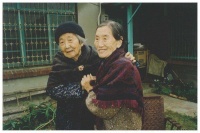 与儿媳一同产子，让儿媳喂自己儿子，孙子只能喝米汤