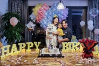 李亚男圣诞晒Hayley正脸照  王祖蓝宠溺喊宝贝