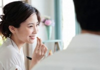 若一个姑娘喜欢你，并不会直接跟你说，而是通过这三种方式表达