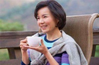 俗语“树怕三摇，女怕三撩，鸡怕撵狗怕舔”，说的啥？