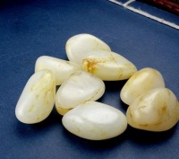 从始至终把玩籽料原石的玩家才是真正的强者！