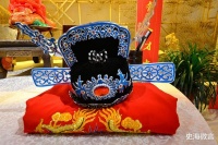 中国传统戏曲中的“八府巡按”寄托了千百年来百姓们对清官的所有想象